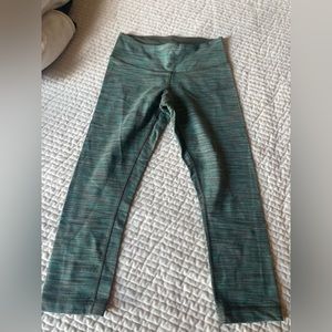 Green Lululemon crops